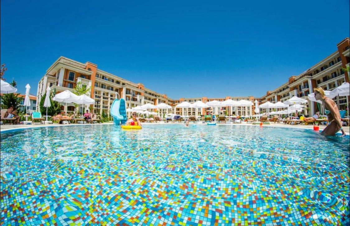 Apartment In Prestige Fort Beach Sveti Vlas Bagian luar foto