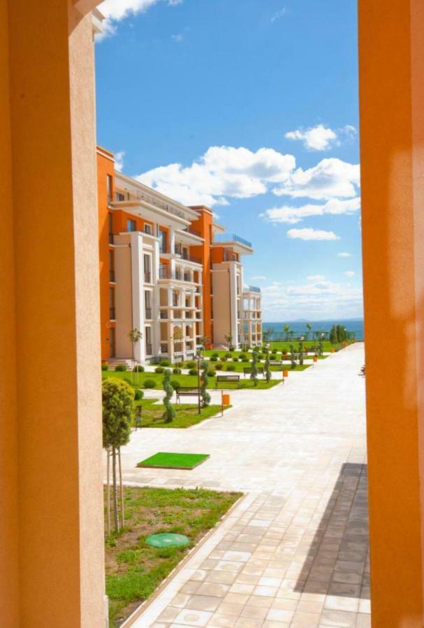Single Apartment In Prestige Fort Beach Sveti Vlas Bagian luar foto