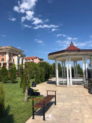 Apartment In Prestige Fort Beach Sveti Vlas Bagian luar foto